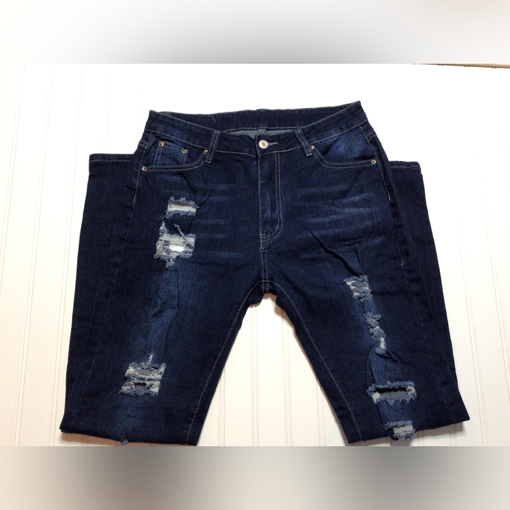 Ladies  Distressed Blue Jeans XL  (0202)